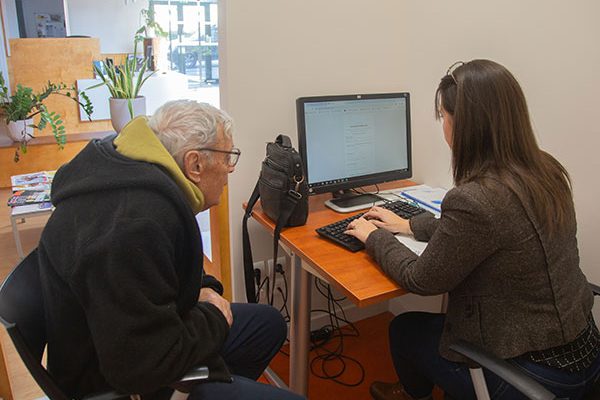 Aide Demarche Ligne MairieSalaise Aide aux démarches en ligne à l'accueil de la mairie de Salaise sur Sanne